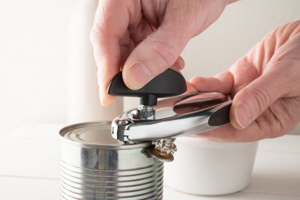 manual can opener :side cutter